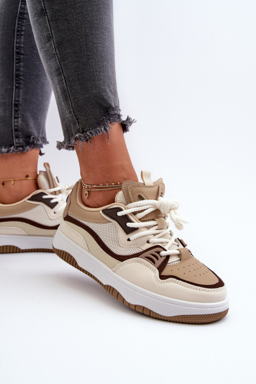 Sneakers-Modellschuhe mit einer braunen Etnaria-Plattform