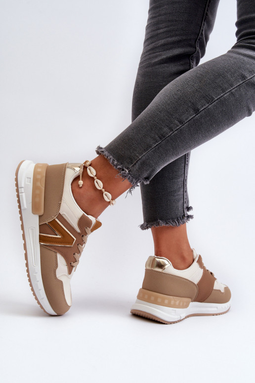 Sneakers-Modellschuhe aus braunem Öko-Leder von Vinelli Sneakers-Modellschuhe aus braunem Öko-Leder von Vinelli