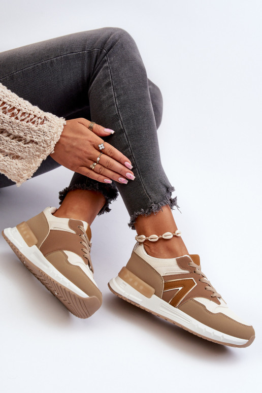 Sneakers-Modellschuhe aus braunem Öko-Leder von Vinelli Sneakers-Modellschuhe aus braunem Öko-Leder von Vinelli