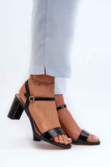 Sandalen mit Absatz in schwarzer Farbe Glindra 2