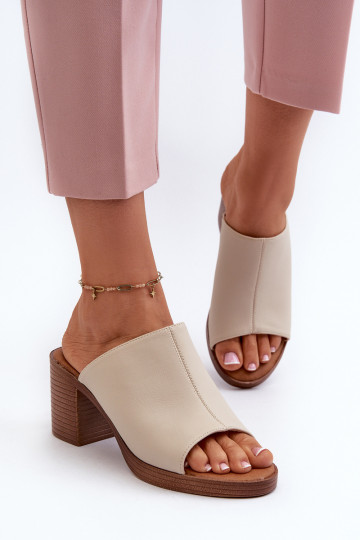 Elegante Damen-Hausschuhe mit Absätzen in der Farbe Beige von Varnila