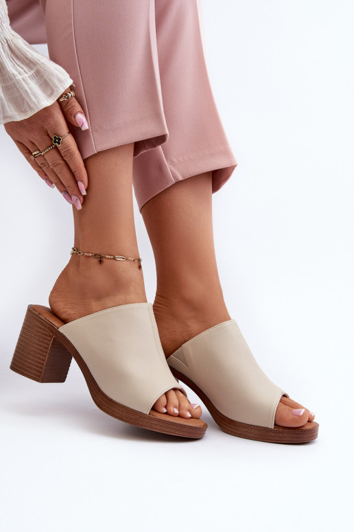 Elegante Damen-Hausschuhe mit Absätzen in der Farbe Beige von Varnila
