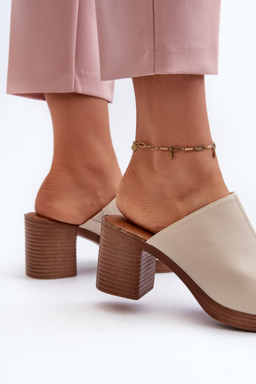 Elegante Damen-Hausschuhe mit Absätzen in der Farbe Beige von Varnila