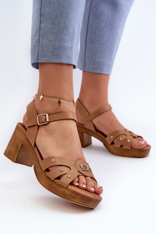 Damensandalen mit Absatz aus Öko-Leder in der braunen Farbe Assames Damensandalen mit Absatz aus Öko-Leder in der braunen Farbe Assames