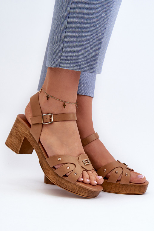 Damensandalen mit Absatz aus Öko-Leder in der braunen Farbe Assames Damensandalen mit Absatz aus Öko-Leder in der braunen Farbe Assames