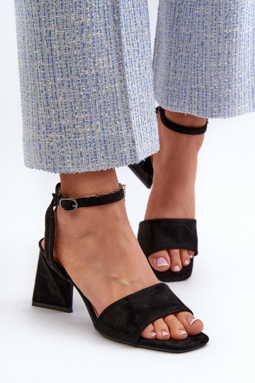 Damen-Sandalen mit hohen Absätzen aus Eco-Wildleder in Schwarz von Upttima