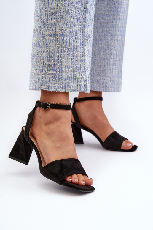 Damen-Sandalen mit hohen Absätzen aus Eco-Wildleder in Schwarz von Upttima Damen-Sandalen mit hohen Absätzen aus Eco-Wildleder in Schwarz von Upttima