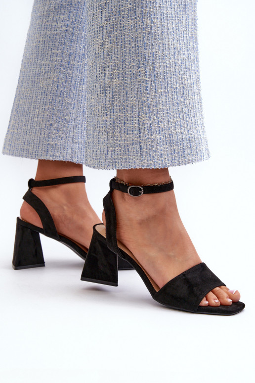 Damen-Sandalen mit hohen Absätzen aus Eco-Wildleder in Schwarz von Upttima Damen-Sandalen mit hohen Absätzen aus Eco-Wildleder in Schwarz von Upttima