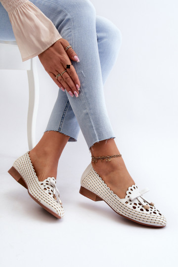 Durchbrochene Ballerinas mit Bändern in Weiß Instable 2