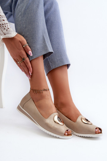 Goldfarbene Schuhe mit Ornamenten aus Kunstleder Biolita