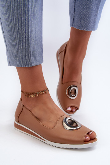Sandfarbene Schuhe mit Ornamenten aus Kunstleder Biolita