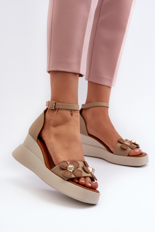 Damensandalen mit Plateau I Koturnie mit Blumen beige Foviana Damensandalen mit Plateau I Koturnie mit Blumen beige Foviana