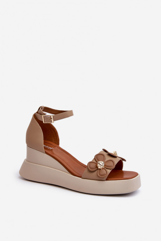 Damensandalen mit Plateau I Koturnie mit Blumen beige Foviana Damensandalen mit Plateau I Koturnie mit Blumen beige Foviana