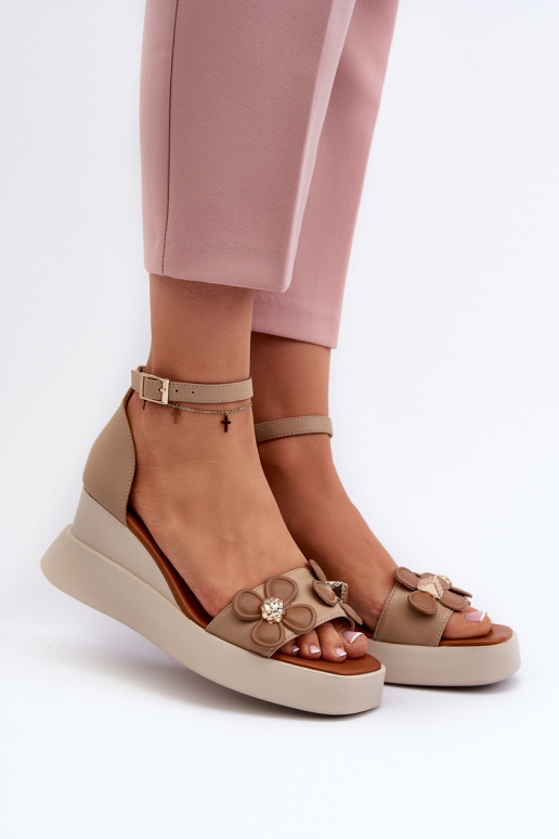 Damensandalen mit Plateau I Koturnie mit Blumen beige Foviana Damensandalen mit Plateau I Koturnie mit Blumen beige Foviana