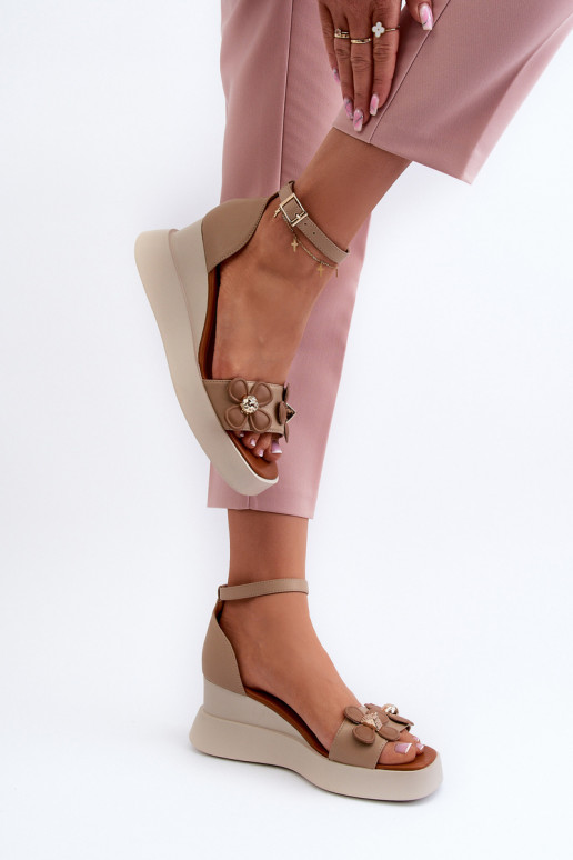 Damensandalen mit Plateau I Koturnie mit Blumen beige Foviana Damensandalen mit Plateau I Koturnie mit Blumen beige Foviana