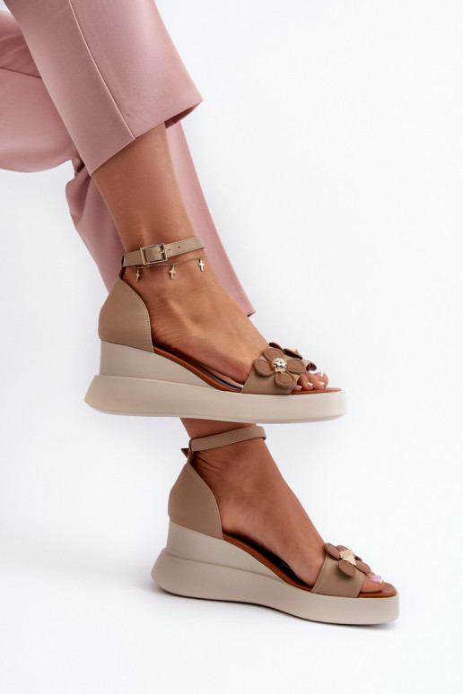 Damensandalen mit Plateau I Koturnie mit Blumen beige Foviana Damensandalen mit Plateau I Koturnie mit Blumen beige Foviana