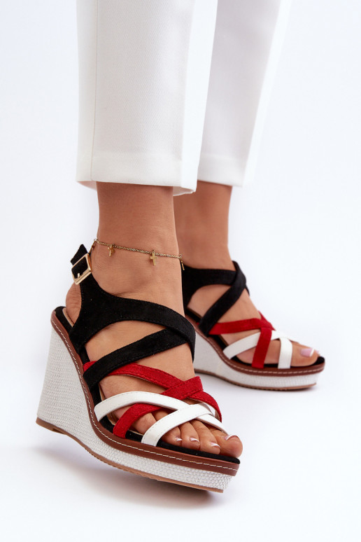 Plateausandalen mit Riemen in der Farbe Schwarz Ellen Plateausandalen mit Riemen in der Farbe Schwarz Ellen