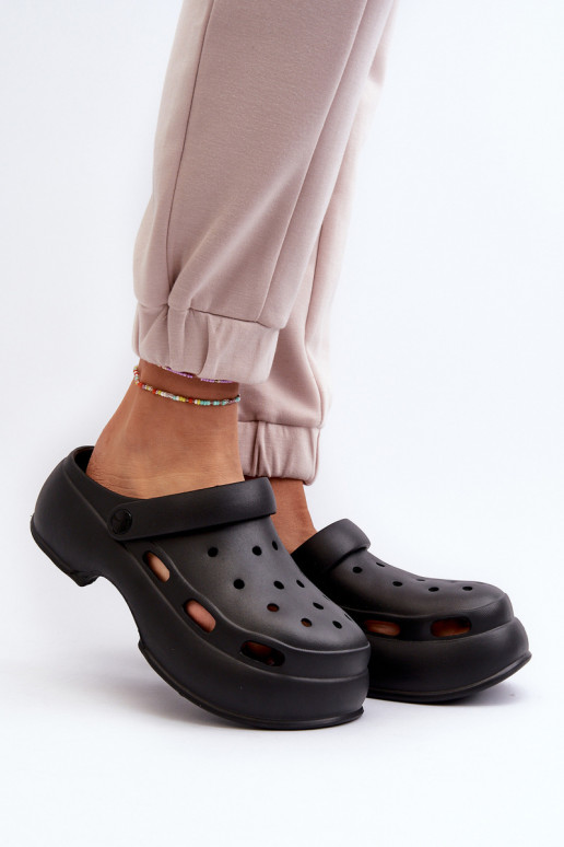 Leichte Hausschuhe für Damen mit modischer massiver Sohle in der Farbe Schwarz von Danollia