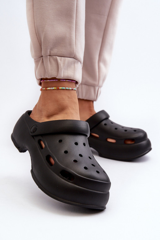 Leichte Hausschuhe für Damen mit modischer massiver Sohle in der Farbe Schwarz von Danollia