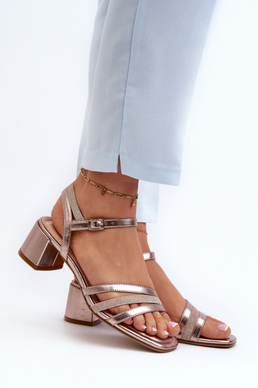 Damensandalen mit niedrigem Absatz aus Öko-Leder Sergio Leone SK046 in Roségold Damensandalen mit niedrigem Absatz aus Öko-Leder Sergio Leone SK046 in Roségold