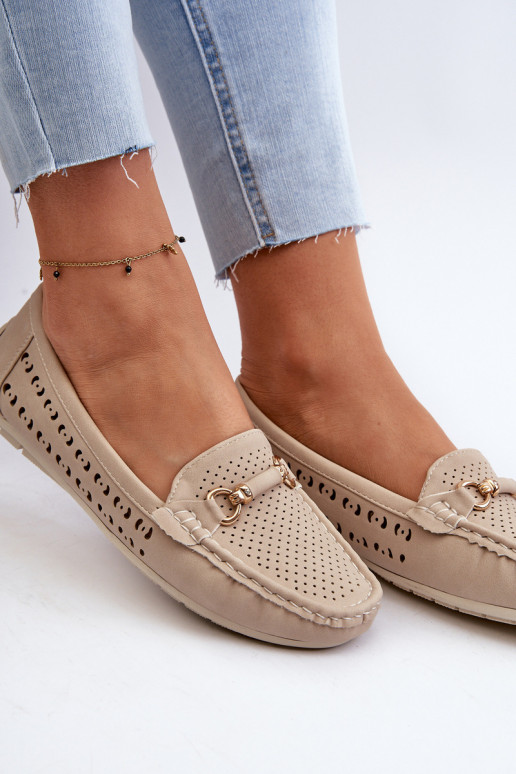 Durchbrochene Damenmokassins mit Verzierungen in Beige von Kaydance Durchbrochene Damenmokassins mit Verzierungen in Beige von Kaydance