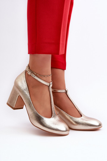 Schuhe aus Öko-Leder mit Absätzen in der Farbe Gold von Raniyah