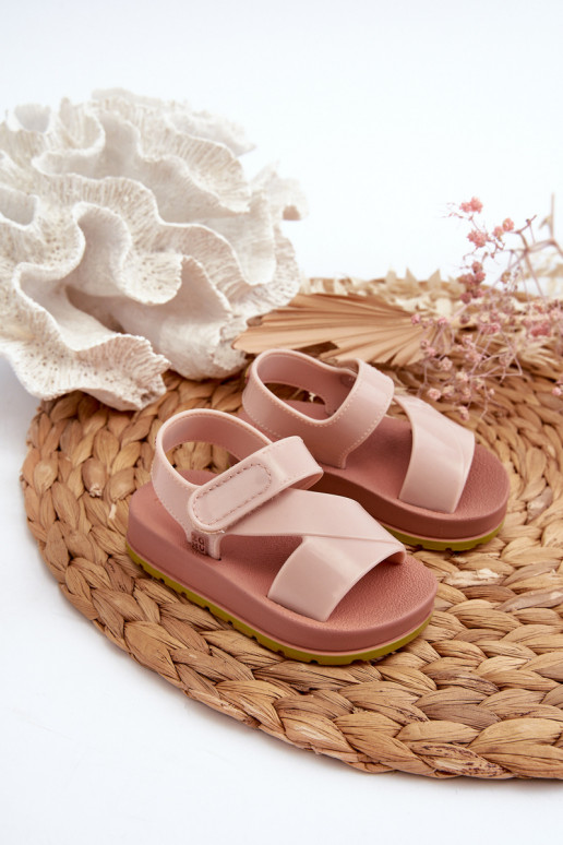 Kindersandalen mit Klebeverschlüssen LL385002 Hellrosa Farbton