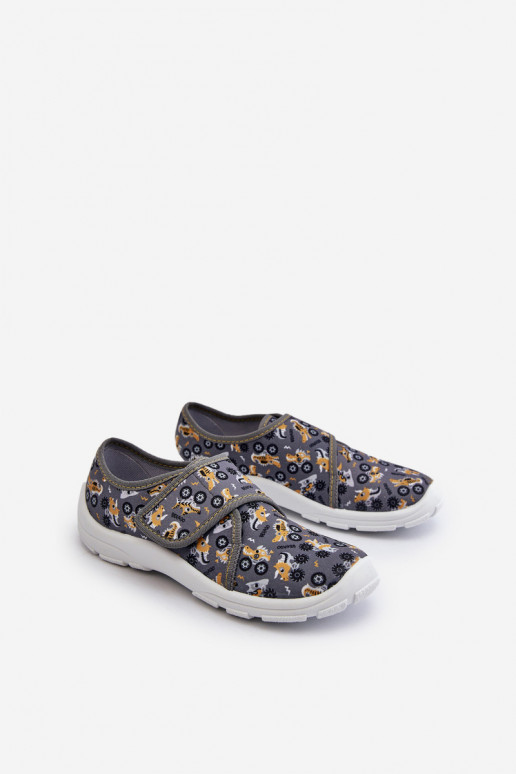 Bequeme Hausschuhe für Jungen mit Klebeverschlüssen Befado 974Y552 grau Bequeme Hausschuhe für Jungen mit Klebeverschlüssen Befado 974Y552 grau