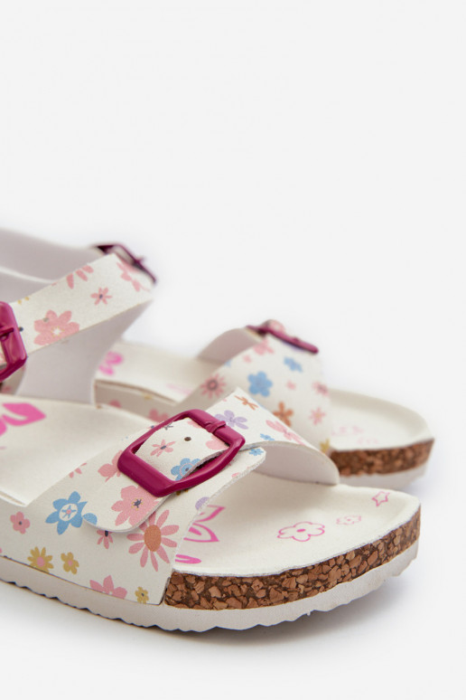 Sandalen für Kinder mit Blumen und Schnallen in der Farbe Weiß von Memoria Sandalen für Kinder mit Blumen und Schnallen in der Farbe Weiß von Memoria