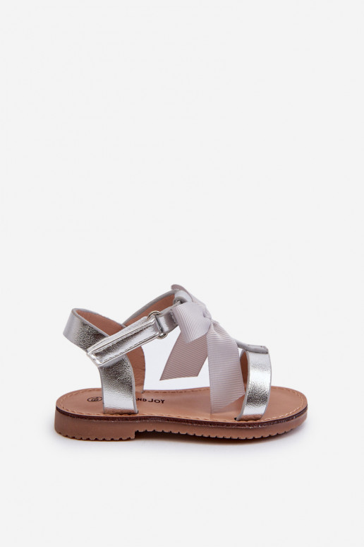 Sandalen für Kinder mit Bändern und Klebeverschlüssen in der Farbe Silber Joratia