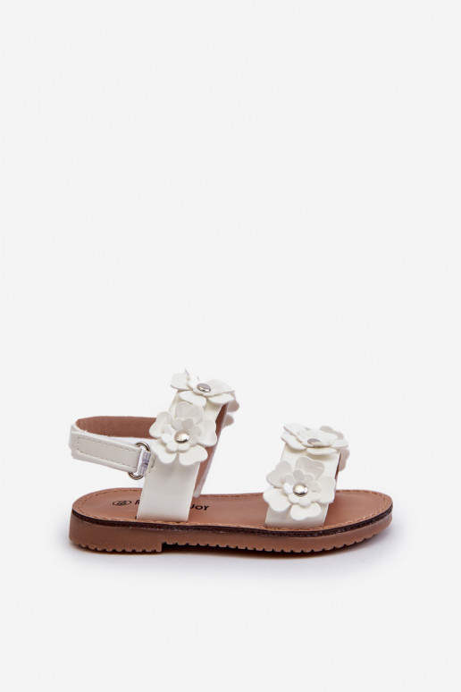 Lackierte Kindersandalen Ozdobione mit Blumenmotiven Tinette in Weiß