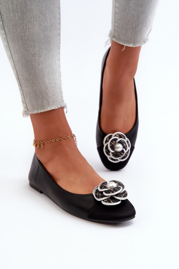 Damen schwarze Ballerinas aus Kunstleder mit aufwendigen Details Divinella