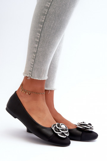 Damen schwarze Ballerinas aus Kunstleder mit aufwendigen Details Divinella 2
