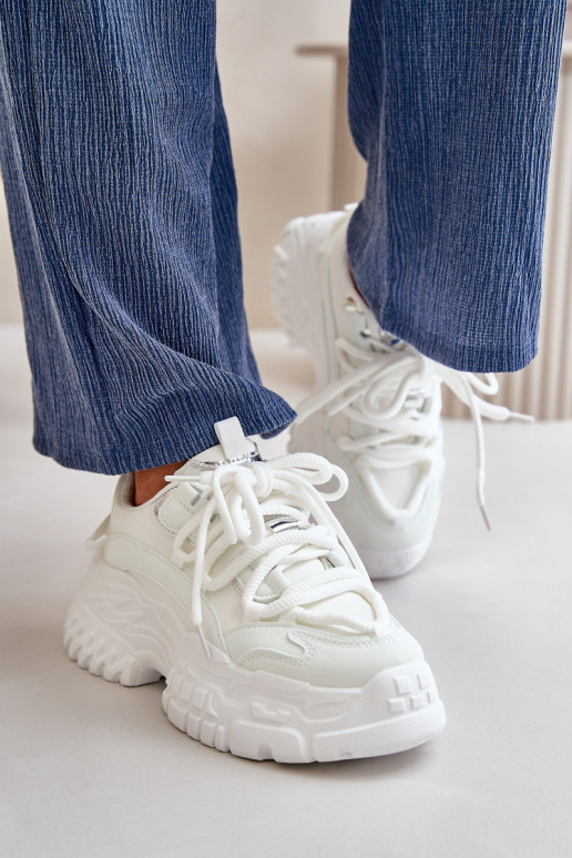 Sneakers Modell Schuhe Damen mit modischen massiven Sohlen in der weißen Farbe Nevela Sneakers Modell Schuhe Damen mit modischen massiven Sohlen in der weißen Farbe Nevela