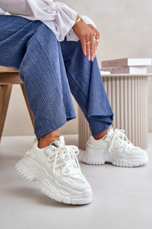 Sneakers Modell Schuhe Damen mit modischen massiven Sohlen in der weißen Farbe Nevela Sneakers Modell Schuhe Damen mit modischen massiven Sohlen in der weißen Farbe Nevela