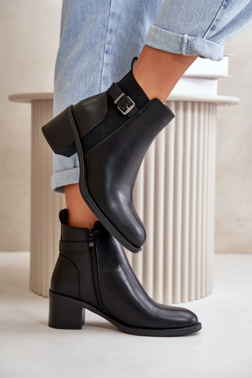 Gewärmte Damenstiefel mit Absätzen und Schnallen aus schwarzem Nevillira