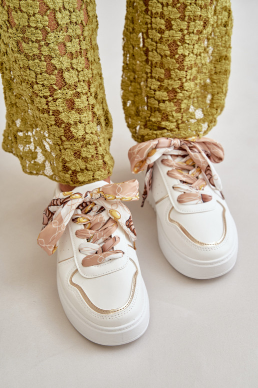 Sneakers Modell Schuhe Damen mit Plateau mit dekorativen Schnürsenkeln in der weißen Farbe Mistra Sneakers Modell Schuhe Damen mit Plateau mit dekorativen Schnürsenkeln in der weißen Farbe Mistra