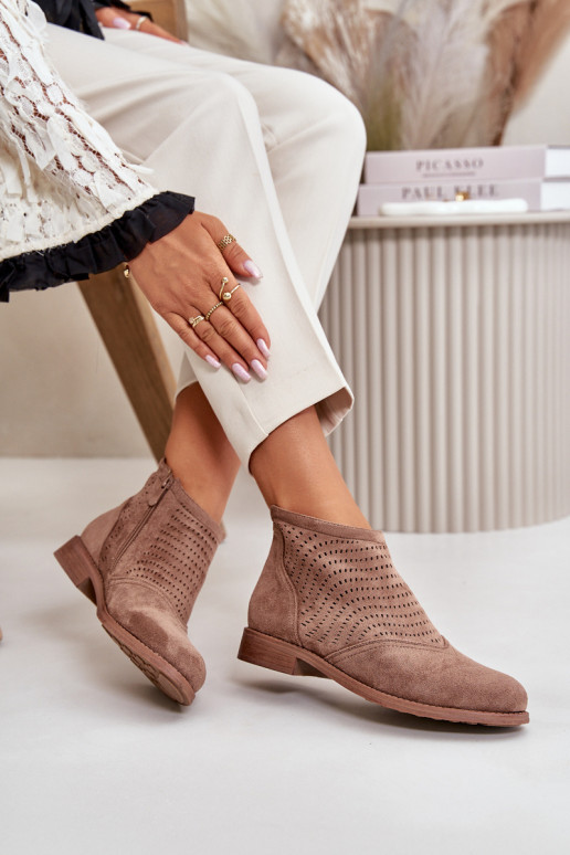 Damenstiefel mit breitem Absatz und durchbrochenen Elementen in brauner Farbe S.Barski HY42-076 Damenstiefel mit breitem Absatz und durchbrochenen Elementen in brauner Farbe S.Barski HY42-076