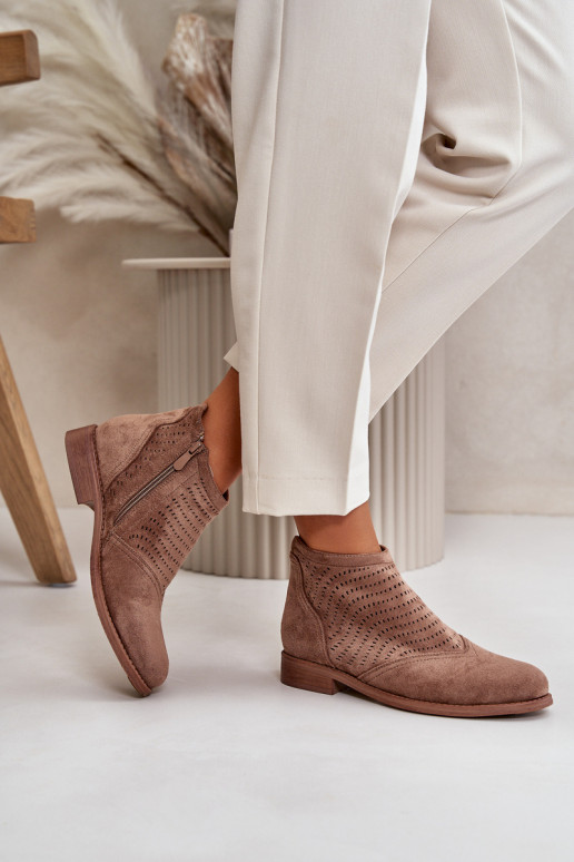 Damenstiefel mit breitem Absatz und durchbrochenen Elementen in brauner Farbe S.Barski HY42-076 Damenstiefel mit breitem Absatz und durchbrochenen Elementen in brauner Farbe S.Barski HY42-076