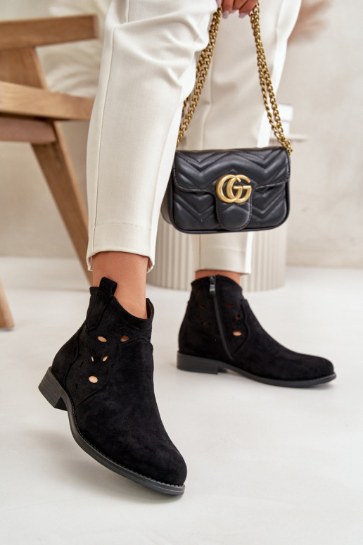 Damenstiefel mit durchbrochenen Elementen To the Castle in schwarzer Farbe S.Barski HY42-081 Damenstiefel mit durchbrochenen Elementen To the Castle in schwarzer Farbe S.Barski HY42-081