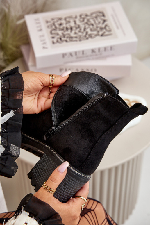 Gewärmte Damenstiefel mit Absätzen aus Öko-Wildleder in der Farbe Schwarz Irissinae Gewärmte Damenstiefel mit Absätzen aus Öko-Wildleder in der Farbe Schwarz Irissinae