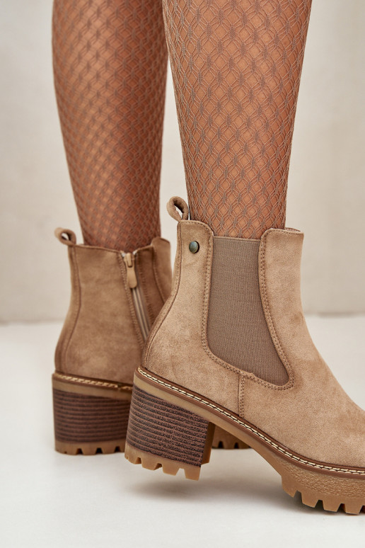 Gewärmte Damenstiefel mit Absätzen aus beigem Öko-Wildleder Irissinae Gewärmte Damenstiefel mit Absätzen aus beigem Öko-Wildleder Irissinae