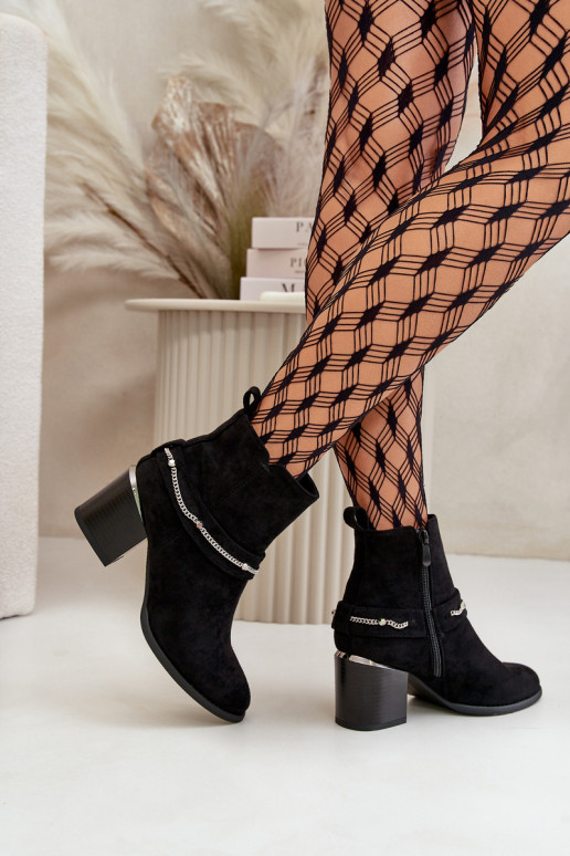 Gewärmte Damen-Stiefeletten mit Ketten aus Öko-Wildleder in der Farbe Schwarz Hanalen Gewärmte Damen-Stiefeletten mit Ketten aus Öko-Wildleder in der Farbe Schwarz Hanalen