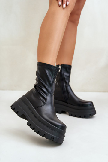 Stiefel mit einer Plattform schZuarze Farbe Florinara 2