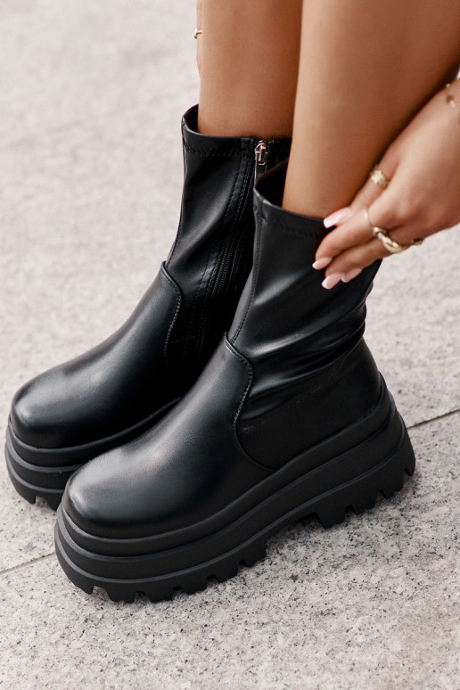 Stiefel mit einer Plattform schZuarze Farbe Florinara Stiefel mit einer Plattform schZuarze Farbe Florinara