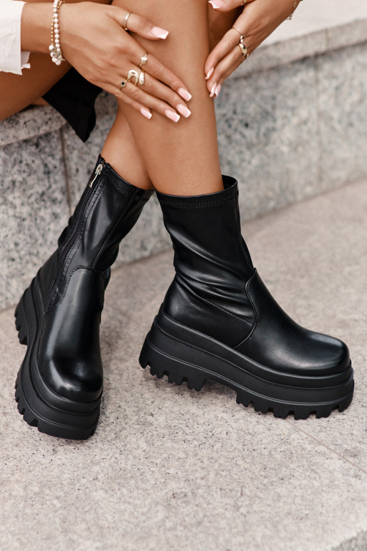 Stiefel mit einer Plattform schZuarze Farbe Florinara Stiefel mit einer Plattform schZuarze Farbe Florinara