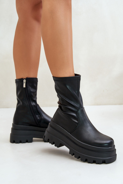 Stiefel mit einer Plattform schZuarze Farbe Florinara Stiefel mit einer Plattform schZuarze Farbe Florinara