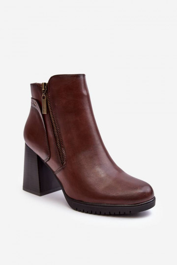 Stiefel mit hohen Absätzen... 2
