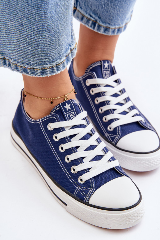 Klassischer Damen-Freizeitschuh in dunkelblauer Farbe von Ecoma Klassischer Damen-Freizeitschuh in dunkelblauer Farbe von Ecoma