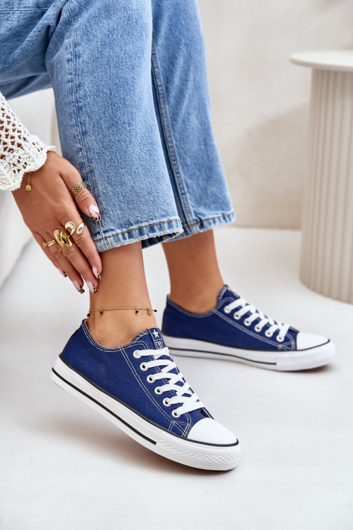 Klassischer Damen-Freizeitschuh in dunkelblauer Farbe von Ecoma Klassischer Damen-Freizeitschuh in dunkelblauer Farbe von Ecoma